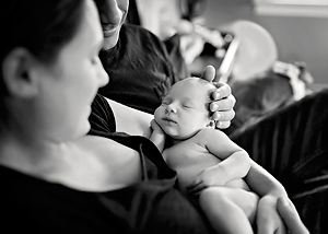 Black and white newborn portrait family photography image, lifestyle photography, http://www.amyrophotography.com