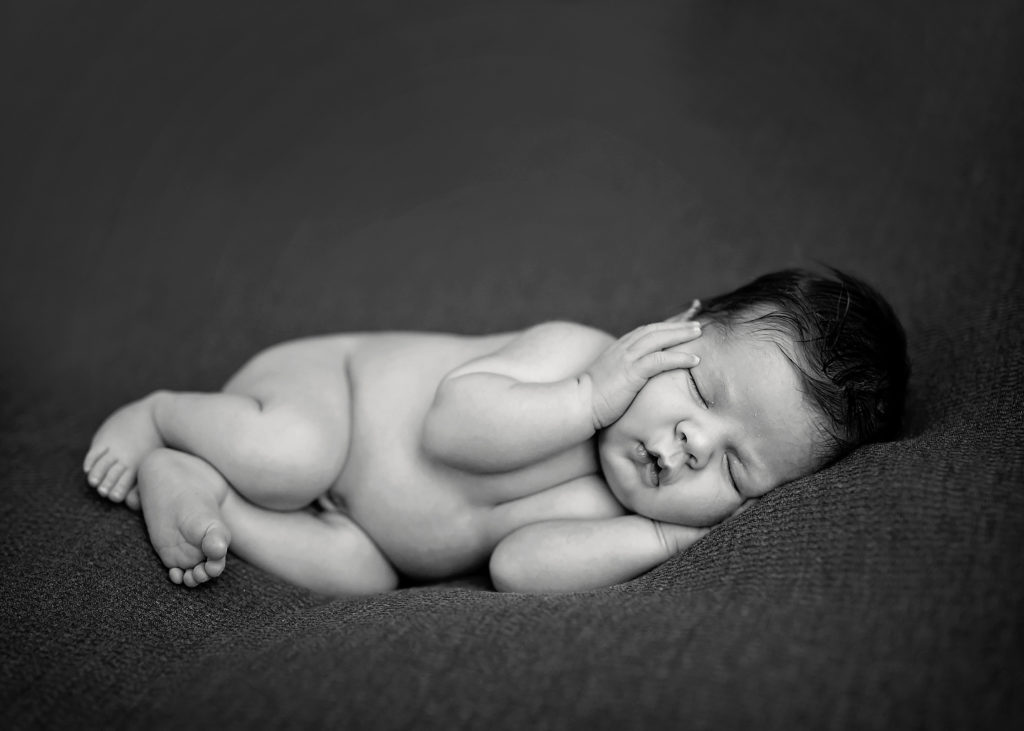 Amy Ro Photography is a lifestyle newborn photographer located in Northern Rhode Island and travels to Massachusetts.  