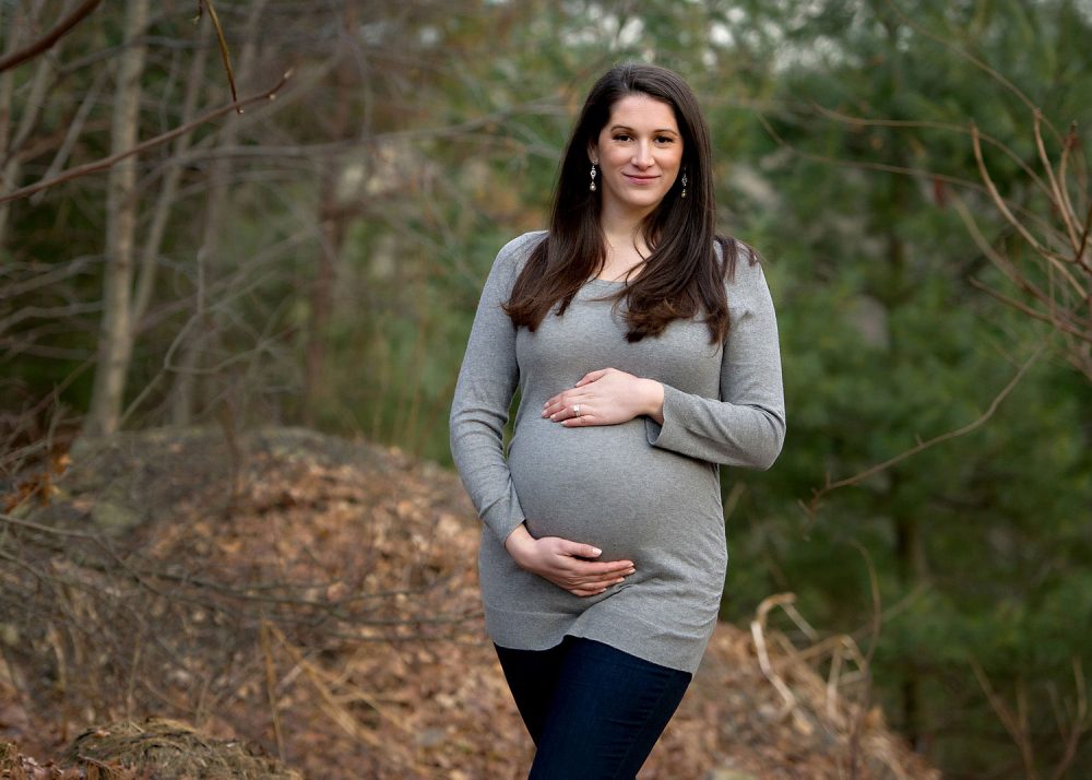 outdoor pregnancy photo session rhode island